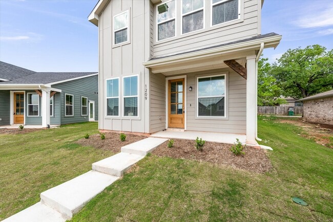 Photo - 1209 Chestnut Ct