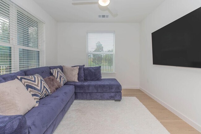 Photo - Stylish Houston Apartment | $99 Move-In! Unit HRY