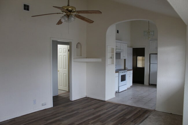 Photo - 2437 Darrow Ave