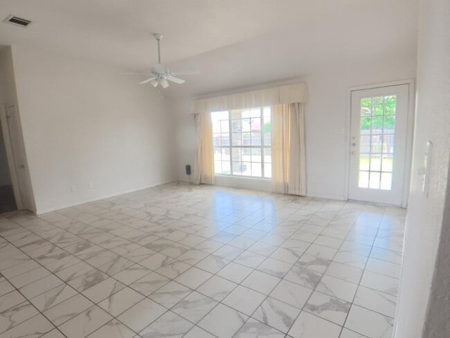 Building Photo - 4908 Topsey Dr