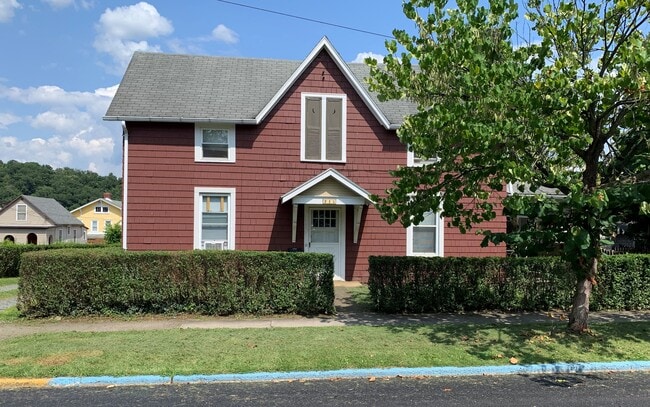 Front - 245 Green St