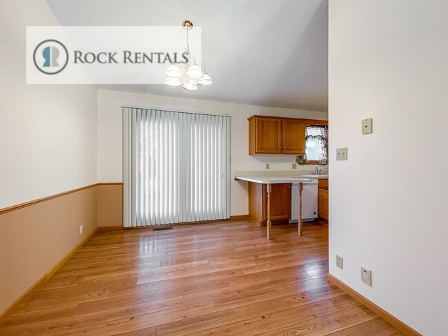 Photo - 14 Des Moines Ave