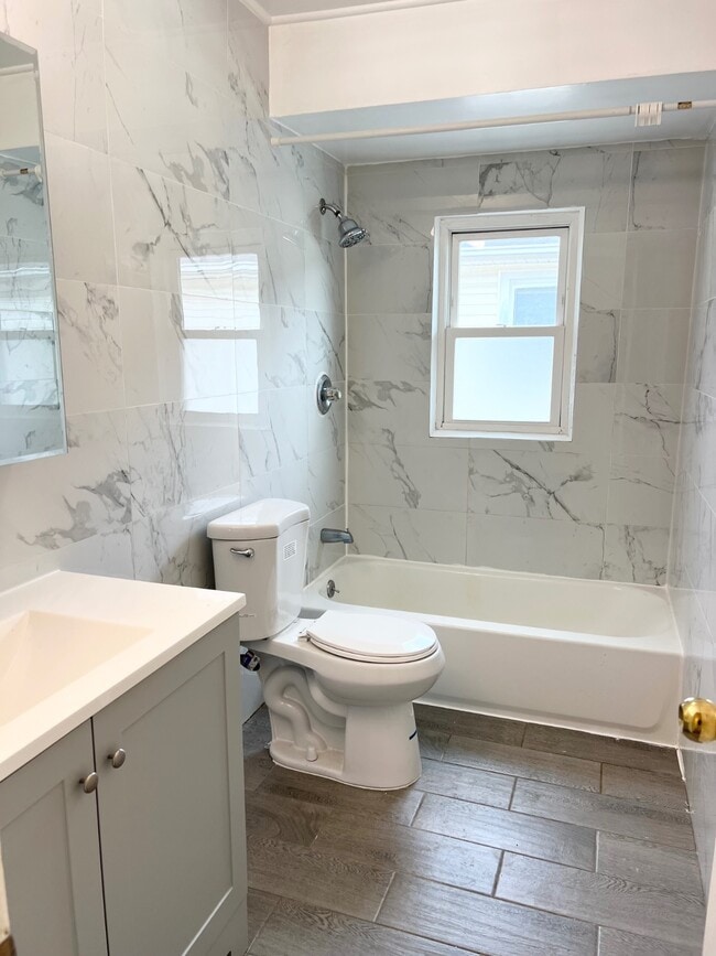 Photo - 156 Petrus Ave