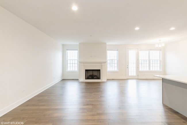 Photo - 738 Derby Ln