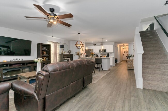 Photo - 845 Sugartree Dr