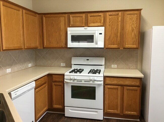 Photo - 275 Goldenrod St
