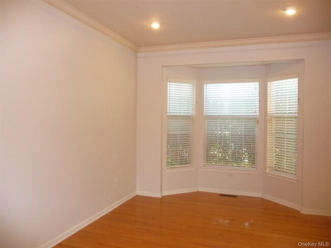 Photo - 220 Roosevelt Dr