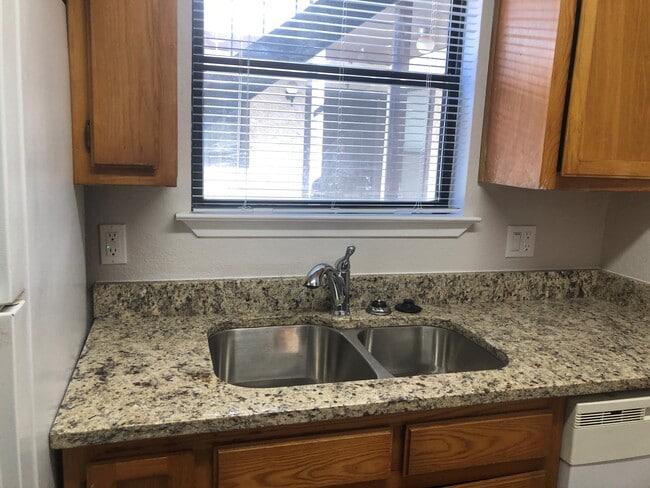 Photo - Oak Court Apartments