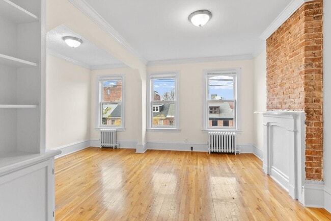 Photo - 34 Erie St Unit 2