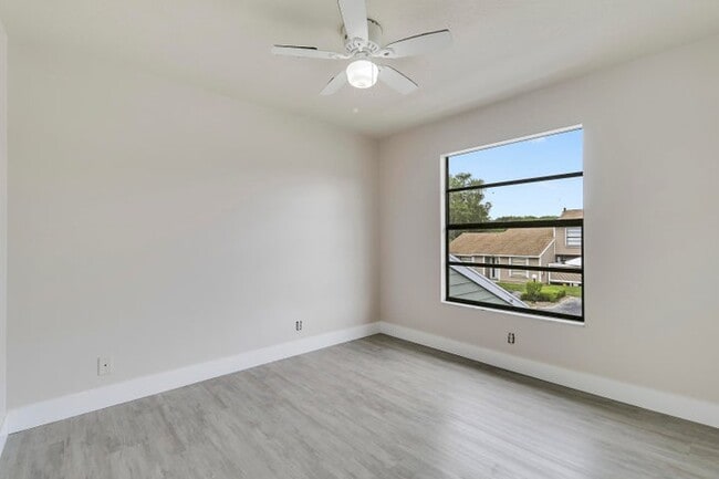 Photo - 202 Lakewood Dr