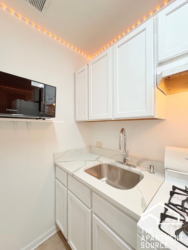 Photo - 1900 S Throop St Unit 6