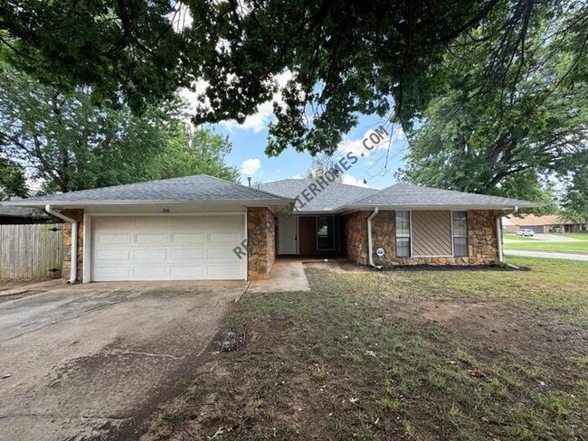 Building Photo - 200 Lochwood Cir