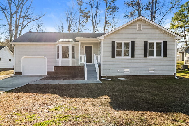 Photo - 303 Southampton Dr House