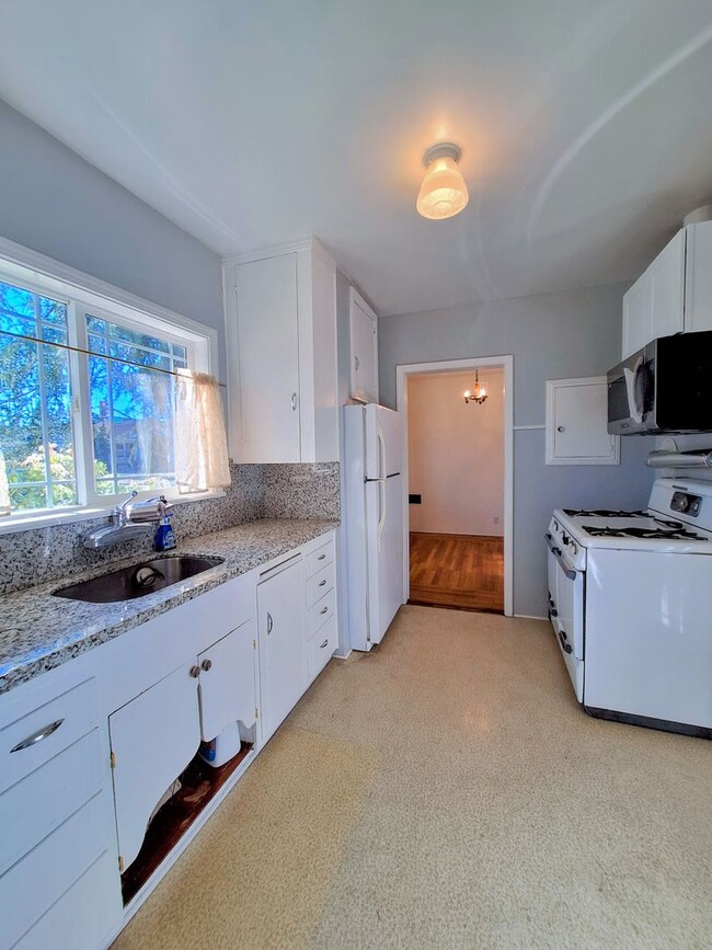 N11th98EJul10 - N11th98EJul10 Apartment Unit 298
