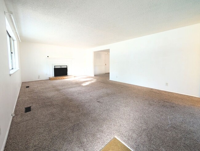 Photo - 3-Bedroom Home in great Location