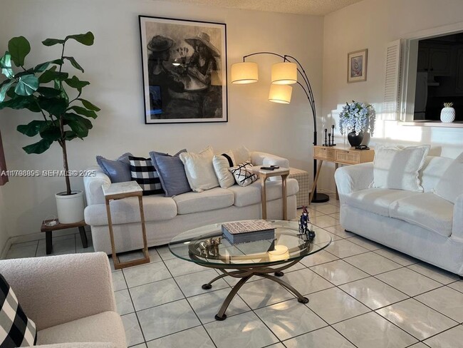 Photo - 17 Westbury E Unit 17