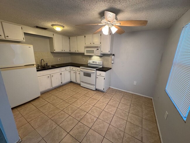 5838 Siesta Ln