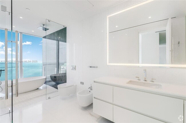 Building Photo - 300 Biscayne Boulevard Way Rental