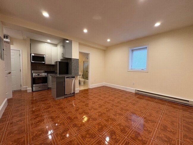 Building Photo - 82 Babcock St Unit 7