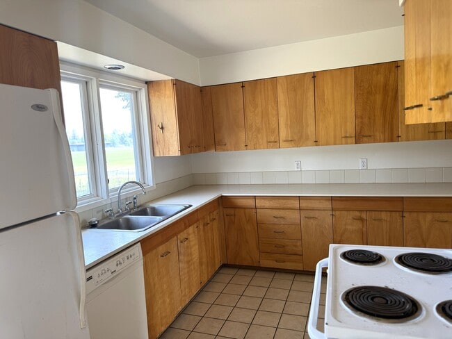 Photo - 1326 E B St