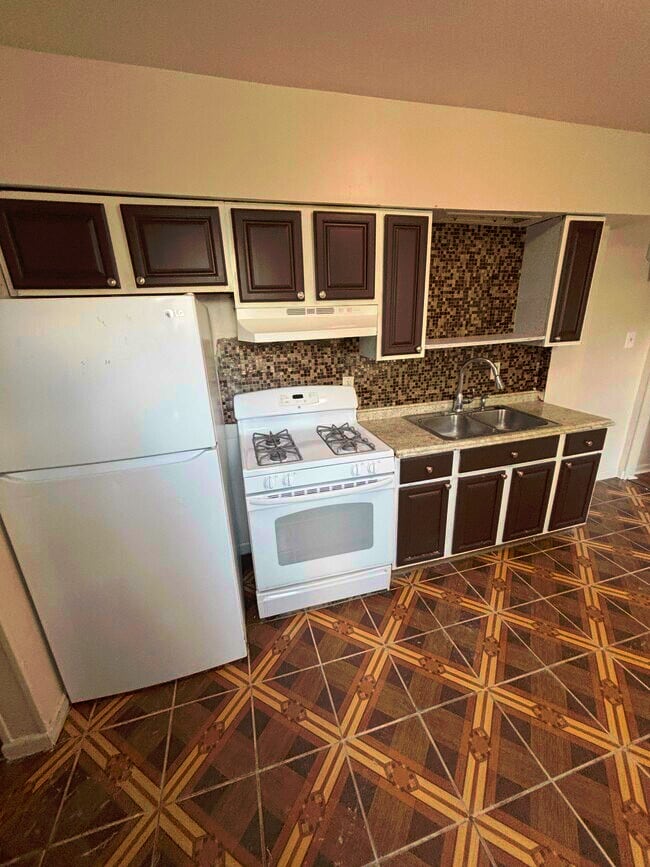 Photo - 768 Beatty St