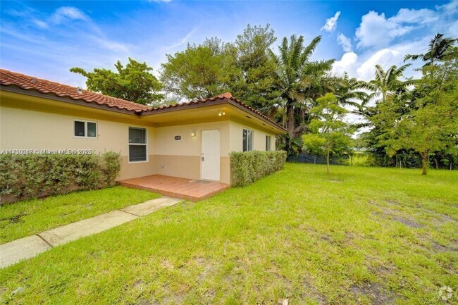 Building Photo - 3 bedroom in Miami FL 33161 Rental