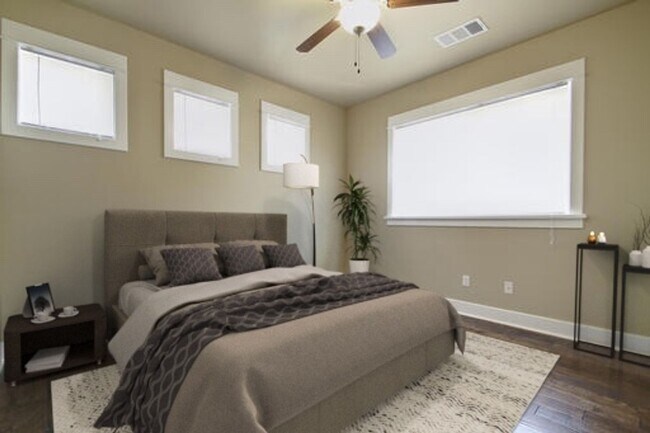 Photo - UT PRE-LEASE: Wood Floors, North Campus, Large Living Space, 2011 Construction, Custom High End K...