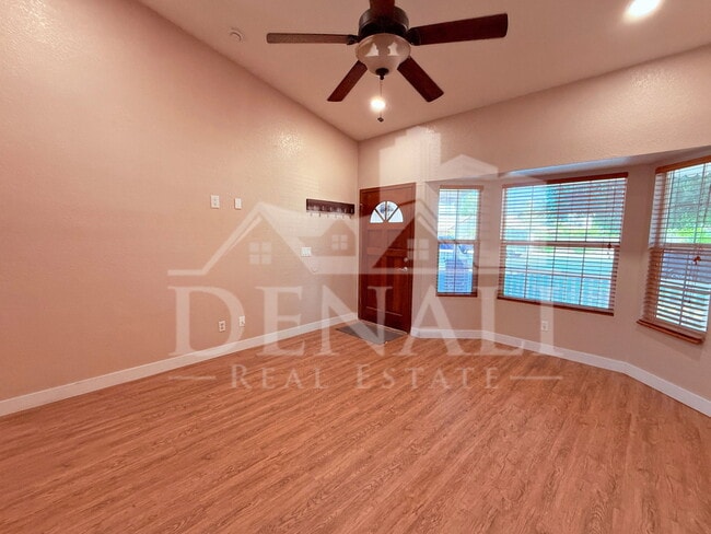 Photo - 306 E Houston Ave