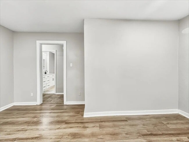 Photo - 213 W 5th St