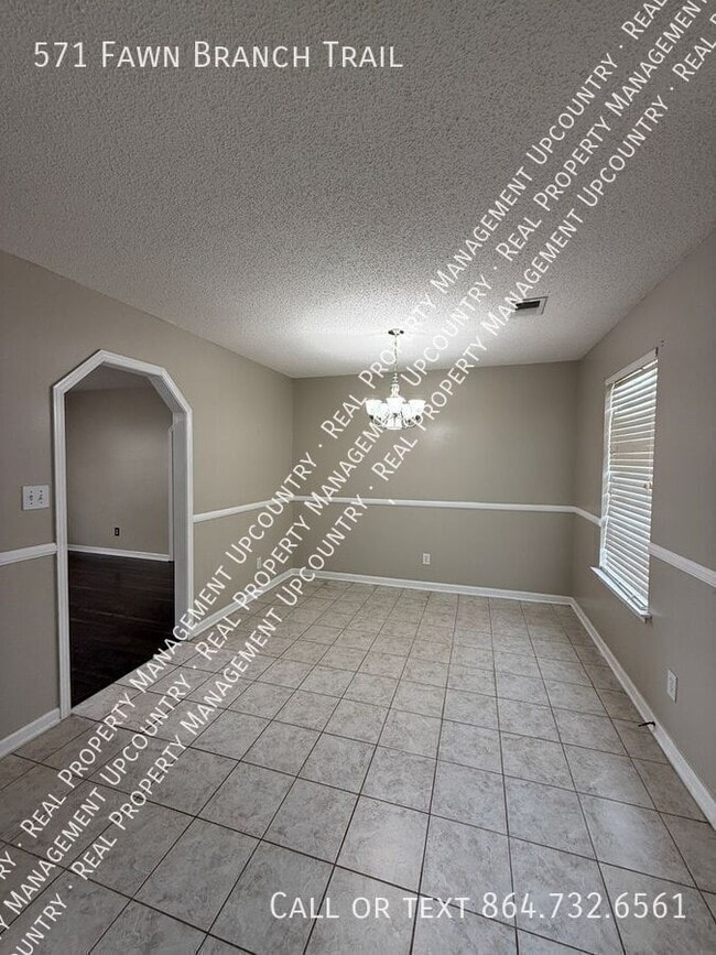 Photo - 571 Fawn Branch Trail