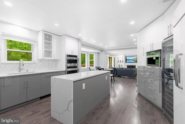 Photo - 820 Ridge Dr
