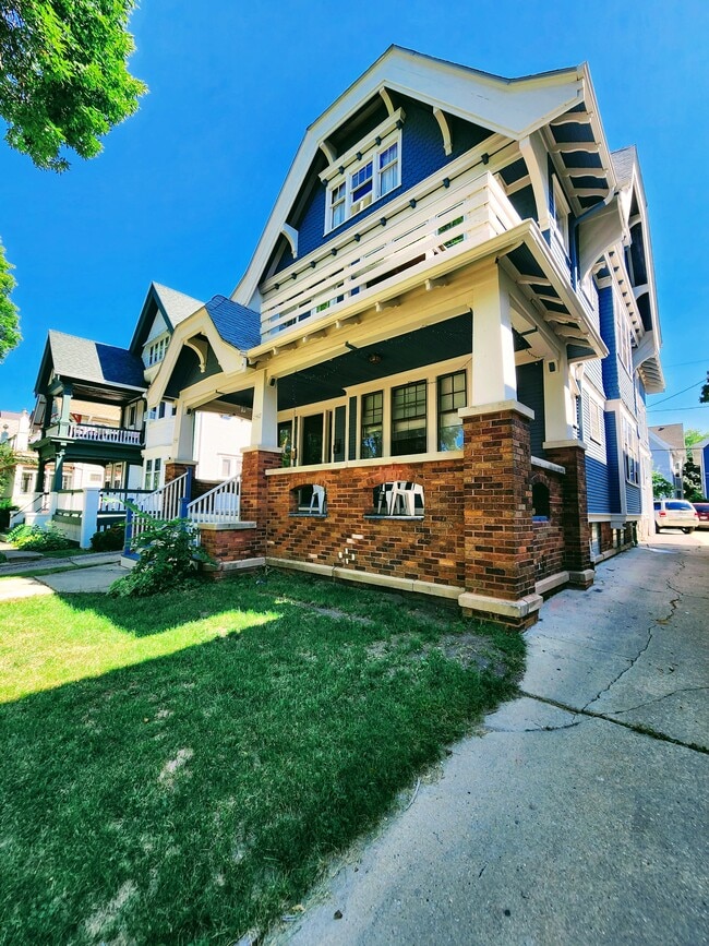 Photo - 2942 N Frederick Ave Unit 2942