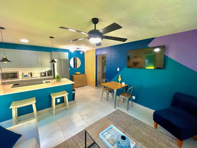 Building Photo - 612 NE 14th Ave Unit ID1369648P