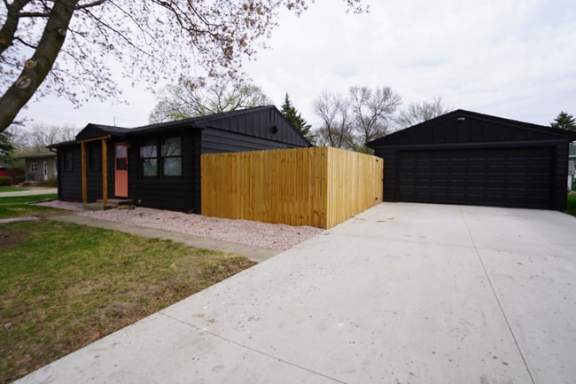 Photo - 1017 Forest St