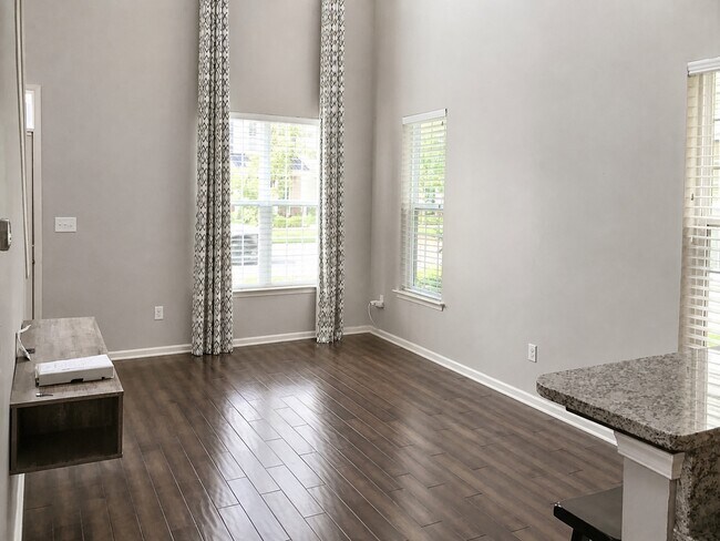 Sala de estar RM-3 - 1064 Worth Lane Unidad B5L