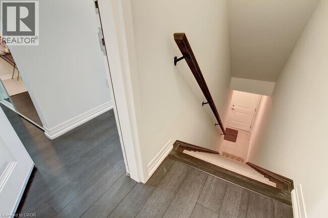 Photo - 1202 Main St E