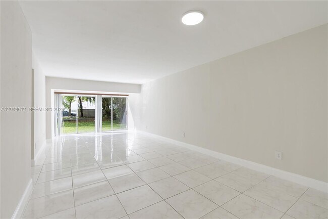 9180 Fontainebleau Blvd Unit 103
