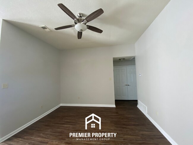 Photo - Charming 3BR/2BA Memphis Home with Vaulted Ceilings & Hardwood Floors!