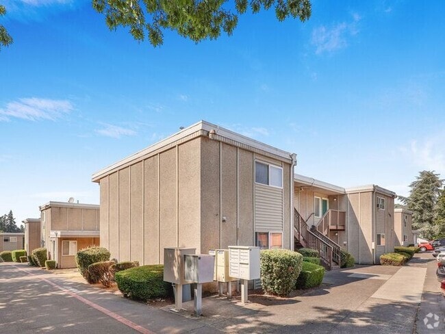 Building Photo - 2 bedroom 1 bath in Milwaukie!! Rental