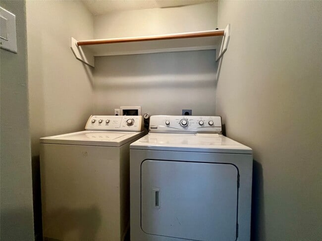 Building Photo - 2710 Grants Lake Blvd Unit 5 Rental