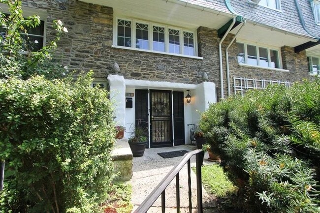 Building Photo - 254 Meehan Ave