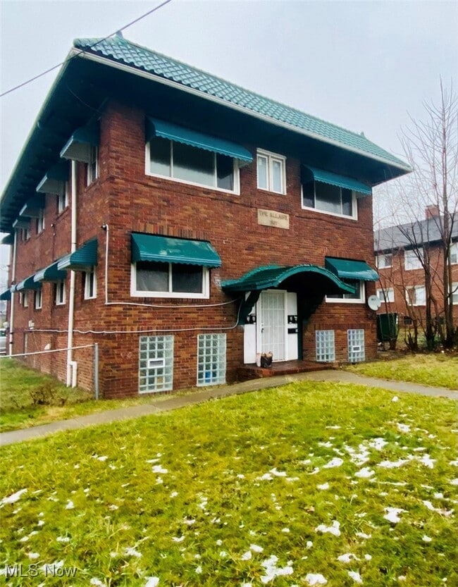 Building Photo - 884 Copley Rd Unit 3