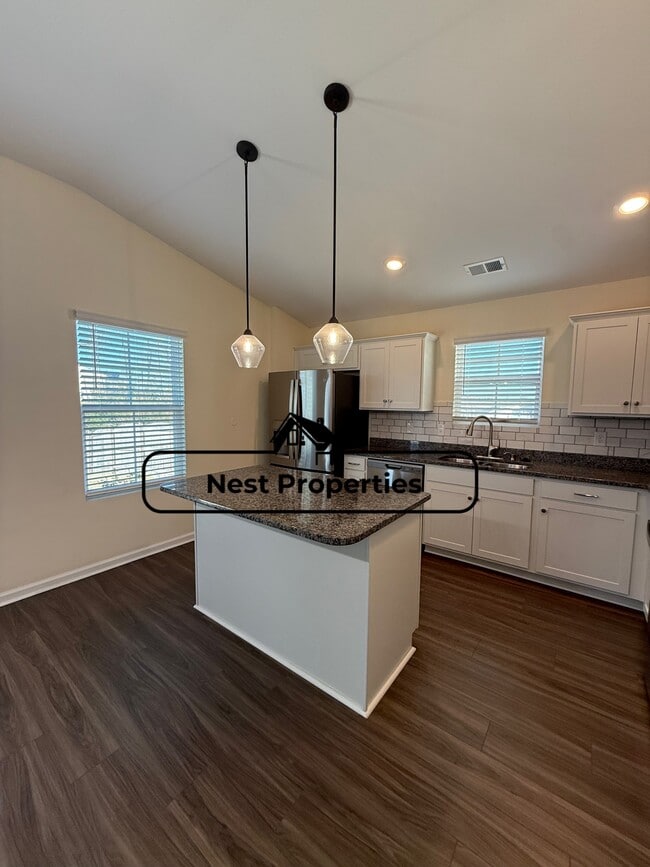 Photo - 301 Ollivander Ln