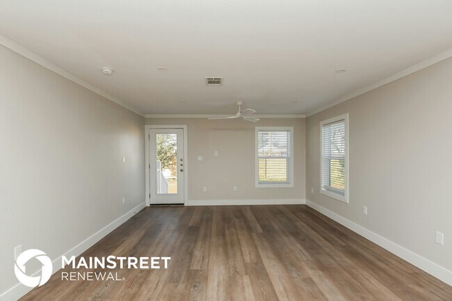 Photo - 2120 Belzise Terrace