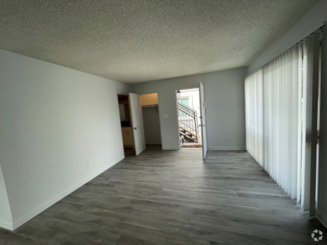 Building Photo - 8131 San Angelo Dr Unit 1 Rental