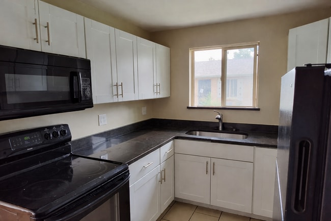 Building Photo - 1435 Otis St Unit 02