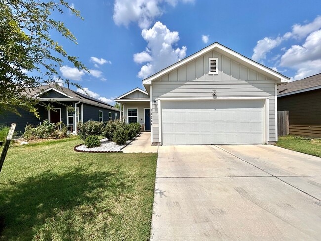 Spacious 3-Bed / 2-Bath with Walk-In Close... - Spacious 3-Bed / 2-Bath with Walk-In Close... House