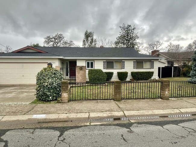 Building Photo - CHARMING 3 BED 2 BATH HOUSE WITH NEW HVAC, ROOF & LARGE FENCED BACKYARD