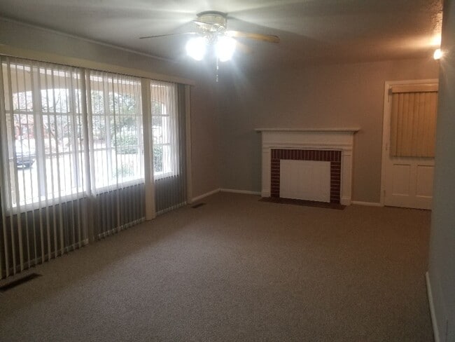 Photo - 1804 Saxon St