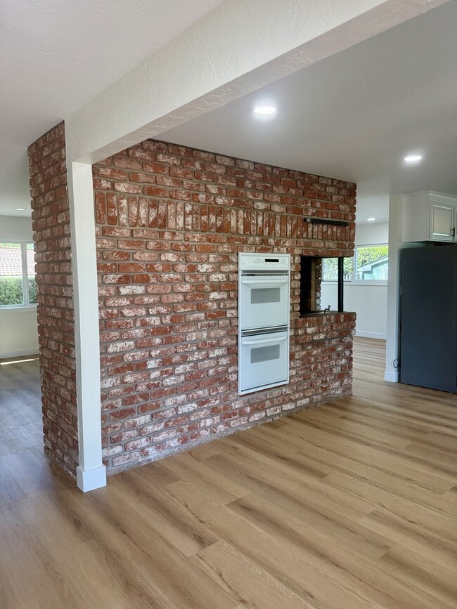 Photo - 359 Polk Way